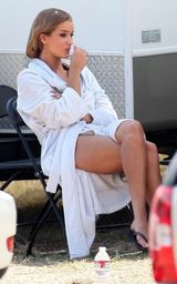 幻灯图集：《变形金刚3》新女星片场休闲不雅姿势