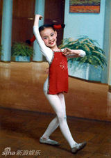 幻灯图：女星今昔对比 李宇春幼时甜美赵薇变化大