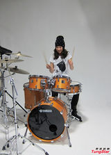 组图：黄耀明带领师弟妹摇滚 王菀之鼓神上身