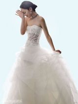 幻灯图集：准新娘范文芳婚纱写真 传达大婚喜悦