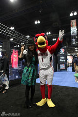 组图：黄奕受邀全明星周末 亲身体验NBA嘉年华盛世