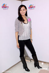 幻灯图集：陈法拉新年与粉丝共度 期望幸福安康 