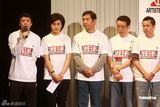 幻灯图：香港演艺界赈灾 冯小刚上台呼吁大家募捐 