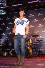 组图：汪东城不介意传绯闻 为母亲买房尽孝心