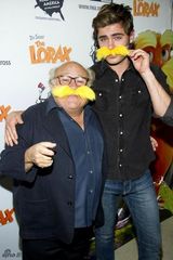 丹尼-德维托和扎克-埃夫隆变黄胡子[6\/6]组图:德