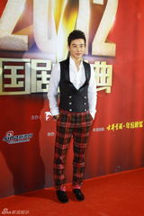 组图：群星亮相国剧盛典红毯 宋茜娇俏袁莉华贵