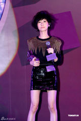 组图：金贤重香港获大奖 阿SA无缘和男友过圣诞