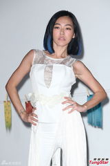 组图：小S杨丞琳同性暧昧 激情互摸挑逗尺度大