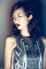 组图：韩雪挑战大尺度黑暗造型 颠覆甜美形象