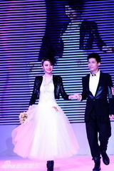 组图：中歌榜提名揭晓 尚雯婕李宇春等上演婚纱秀