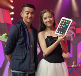 组图：郑恺《大本营》演习求婚 透露择友条件