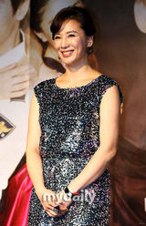 组图：韩星严智苑宣传《Festival》 低胸裙性感亮相