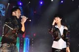 高清图：李宇春个唱成催泪弹 谢霆锋重弹吉他落泪