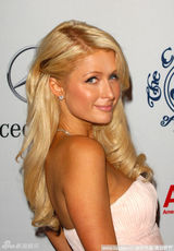 高清组图：帕丽斯-希尔顿粉色低胸礼服性感亮相