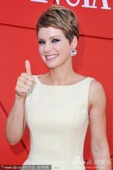 组图：影片《产前忧郁》首映 导演拥两美女演亮相