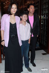 组图：王敏德举家出席慈善晚宴 汪诗诗贝安琪同场