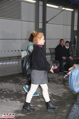 组图：BIGBANG朴振英访港 逾百名粉丝接机