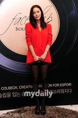 组图：朴诗妍出席化妆品专卖店开业仪式