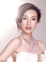 组图：张俪名媛气质写真显高贵 装点秋日阳光