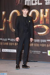 独家高清：金在中林时完帅气宣传《Triangle》