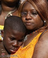 高清组图：各地粉丝祭奠杰克逊 烛光点点照亮天国路