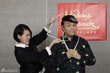 组图：《康熙》十年纪念 蔡康永小S进驻蜡像馆