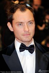 组图：《副作用》首映 王家卫携妻子助阵