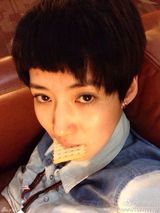 组图：齐秦小24岁娇妻曝光 2岁女儿粉嫩可爱