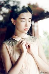 组图：张辛苑最新写真 彰显独特美感