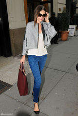 高清图：米兰达-可儿街拍补丁外套搭豹纹铅笔裤