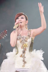 组图：梁静茹演唱会落幕 与表哥同台合唱