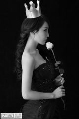 组图：谢楠黑裙神秘诱惑 与吴京亲密相拥