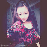 组图：好声音萌妹曝性感照 叼烟狂野秀乳沟