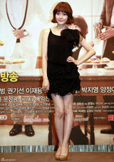 组图：韩剧《浪漫小镇》宣传 成宥利闵孝琳美腿PK