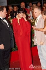 组图：《黑马》首映 布莱尔带初生儿子走红毯