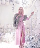 组图：伊丽莎白-奥尔森登杂志 化身冰雪精灵