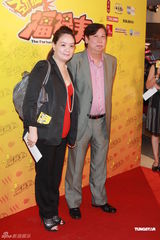 组图：《劲抽福禄寿》首映 曾志伟赞薛凯琪演技