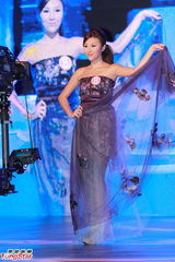 组图：中国小姐香港区三甲出炉现场颁奖