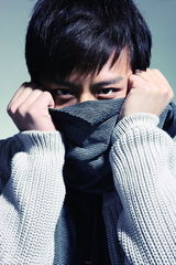 幻灯图：邓超登封面 阳光帅气挥舞春日动感