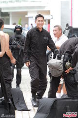 组图：新剧《飞虎II》开工 马德钟拍戏不忘耍帅