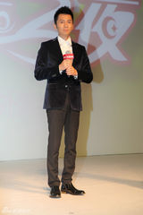 组图：李晨周冬雨等助阵某时尚活动颁奖礼