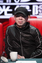 组图：冯小刚录《我要上春晚》 不谈春晚赞董卿