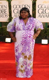 高清图：加布蕾-丝迪贝紫色长裙大走民族风