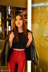 组图：程晨戴土豪金项链现身《金刚狼2》首映礼