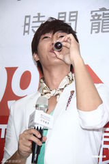 组图：炎亚纶被指与汪东城撞脸：越爱长越像