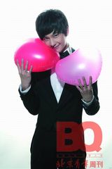 高清图：新《红楼》宝黛携手登封面 透露爱情观