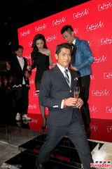 组图：奥黛丽塔图降京城 与郭富城对饮微笑