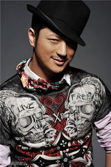 组图：“坏男人”林江国写真 满脸坏笑魅力十足