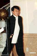 高清图：中孝介等助阵海派春晚 成龙周立波对侃