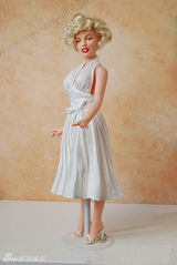 盘点组图：玛丽莲-梦露招牌动作玩偶合辑